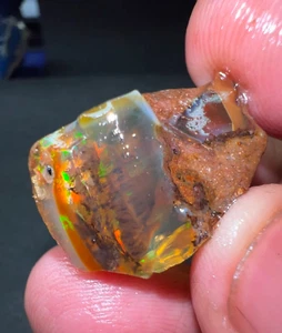 28 Carat Ethiopian Welo Opal Rough – Radiant Fire, Natural and Untreated Gems - Imagen 1 de 6