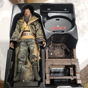 HOT TOYS IRON MAN THE MANDARIN MMS211 SHIPPER SEALED FIGURE IRON MAN B KINGSLEY - Picture 1 of 6