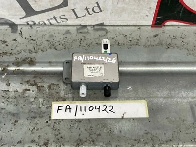 (AS) MERCEDES BENZ W204 C CLASS RADIO ANTENNA SPLITTER MODULE 2014 A4638203789 - image 1 of 3