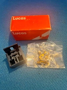 LUCAS RELAY SOCKET MOUNTING KIT & TERMINALS BRAND NEW & BOXED - Picture 1 of 2
