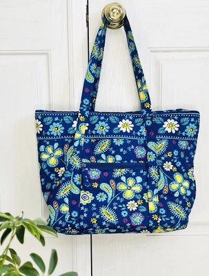 V.B. Bolso de Mano/Bolso de Fin de Semana Acolchado Paisley Floral Azul Inspirado 18 x 12 x 6 Foto 1 de 4