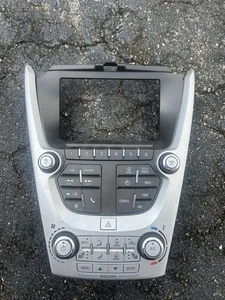 2016-2017 Equinox Dash Radio Bezel Temperature Climate Control Panel 84096689 - Picture 1 of 14