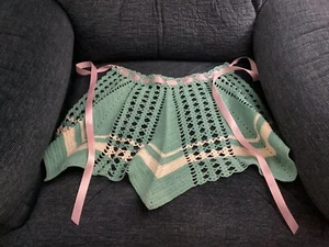 Vintage Handmade Crocheted Small Green White Apron, Nice. - Picture 1 of 3