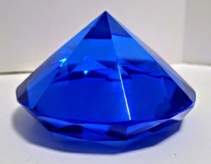 DIAMOND SHAPED SOLID ART CRYSTAL GLASS SAPPHIRE COBALT BLUE 4.5” PAPERWEIGHT - Bild 1 von 4