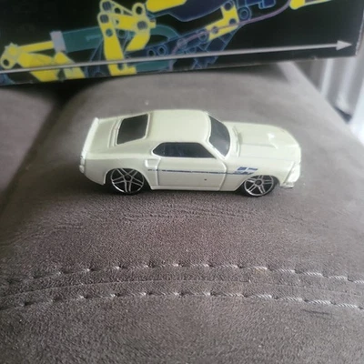2007 Hot Wheels #4 New Models 4/36 '69 FORD MUSTANG White Variant /Chrome wheel - Image 1 of 4