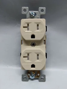 (10 piezas) Receptáculos dúplex estándar resistentes a manipulaciones 20A luz almendra TR - Imagen 1 de 4