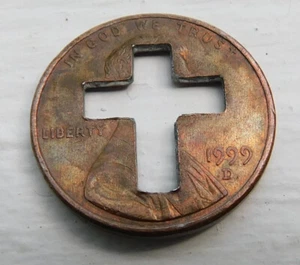 1999 LINCOLN PENNY WITH CROSS INSIDE COIN- RELIGIOUS GOOD LUCK COIN-CHARM - Picture 1 of 5