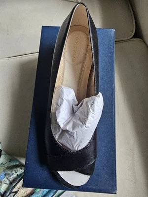 Zapatos de salón de cuña Cole Haan W31648 talla 9,5 para mujer Malta Peep Toe, cuero negro Foto 1 de 4