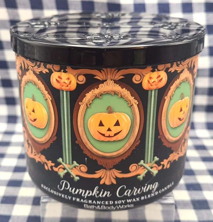 TOTALMENTE NUEVO Vela de 3 mechas tallada calabaza 25-45 horas de combustión 14,5 oz Baño y cuerpo Funciona Foto 1 de 1