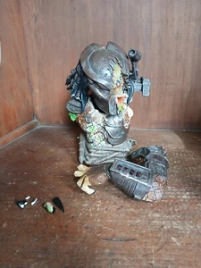 Y2K 03 Predator Defeated 6" Mini Bust Limited Edition #507/4000 PARTS ONLY READ - Picture 1 of 19
