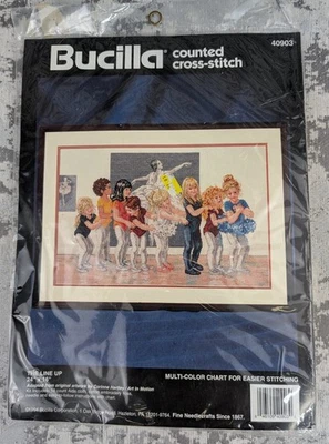 De colección '94 Bucilla The Line Up Kit Punto de Cruz Contado 24x16 Kit #40903 Foto 1 de 4