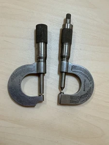 Two vintage micrometers: Brown & Sharpe 14-20 , Starrett 209-C - Foto 1 di 4