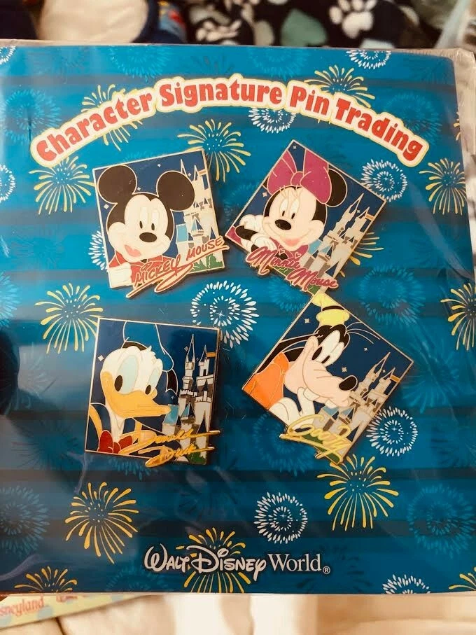Walt Disney 2008 Booster Pack 4 PIN Set Character Autographs & Cinderella Castle - Image 1 of 1