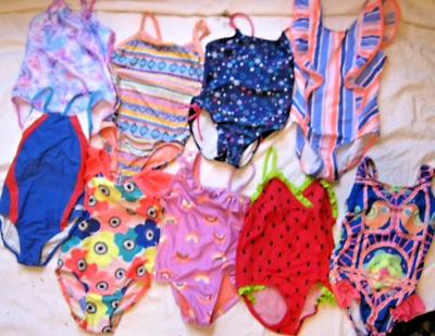 ЛОТ ИЗ ДЕВЯТИ КУПАЛЬНИКОВ ДЛЯ МАЛЕНЬКОЙ ДЕВОЧКИ размер 2T,3T, 4T,4/5,6/7 Dolfin Uglies + БОЛЬШЕ - Изображение 1 из 3