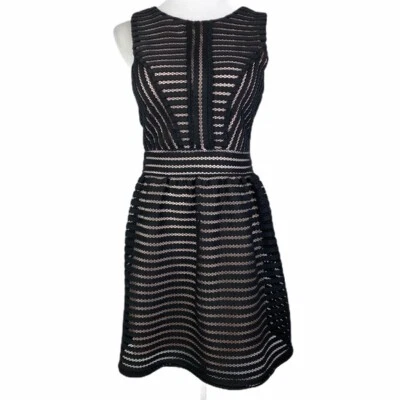 Vestido Trixxi Ojales Negro Ojales Encaje Ajuste y Acampanado Para Mujer 7 Melocotón/Rosa Forrado Foto 1 de 4