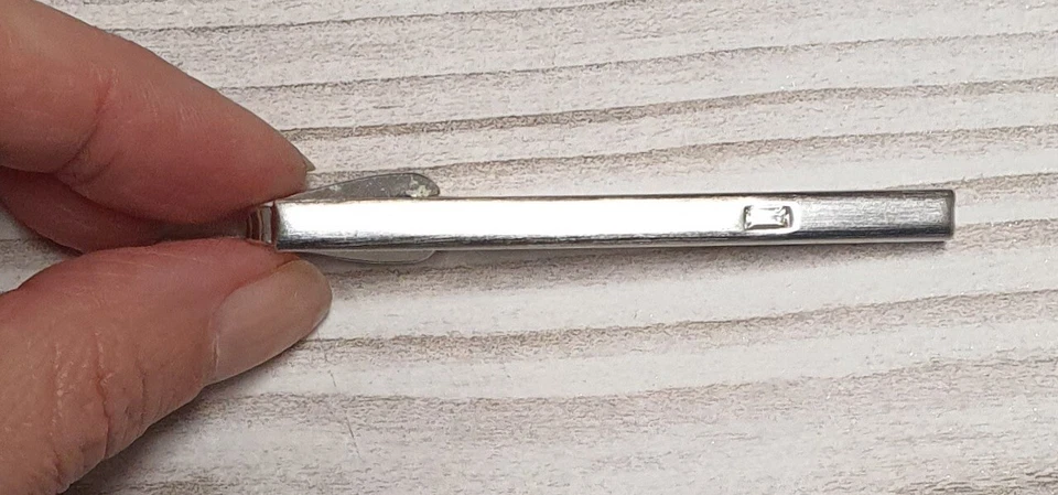 Antica clip per cravatta porta cravatta argento pietra colorata design retrò ... - Immagine 1 di 4