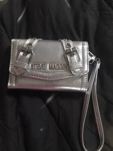Neu mit Etikett Steve Madden silberne Geldbörse mit Schnalle Akzent - Bild 1 von 3