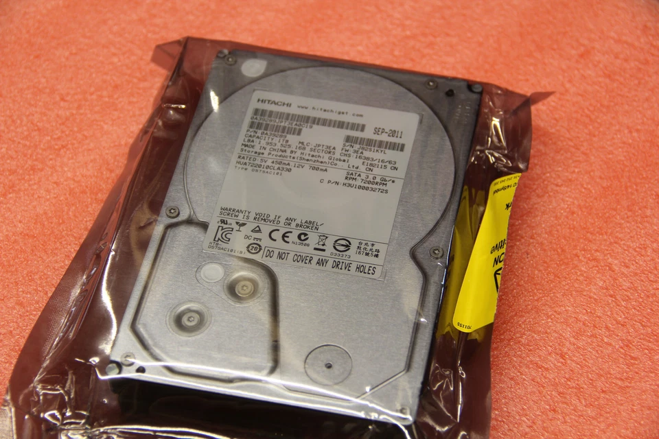 Hitachi HUA722010CLA330 / 1TB / HDD / SATA / 3,5 zoll - Bild 1 von 1