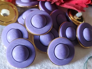 Lot 6 boutons vintage vioet veiné bombé à pied doré 2,2 cm ref 5149 - Imagen 1 de 2