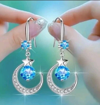 Aretes forma de Luna con piedras de zirconia Regalo para mujeres - Image 1 of 4