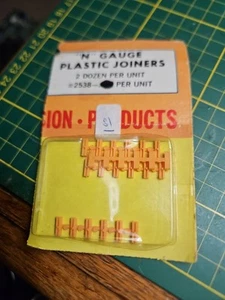 N Scale Package of 24 Atlas Insulated Rail Joiners, Yellow, #2538 BNOS - Picture 1 of 1
