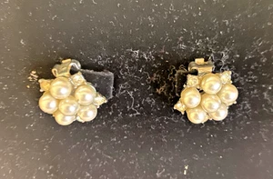 Vintage Pearl And Rhinestone Cluster Clip On Earrings - Picture 1 of 2