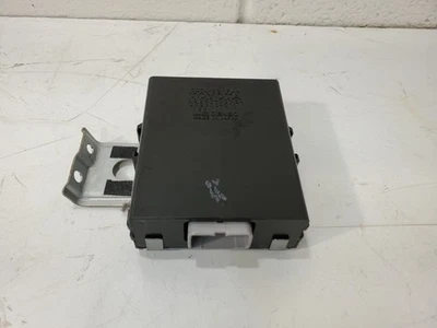 1992-1993 Toyota Camry Cooling Fan Control Module 89257-33020 - Image 1 of 4