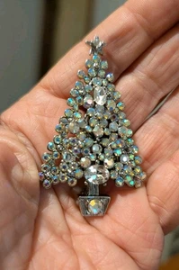 Coro clear Aurora Borealis rhinestone Christmas tree  brooch - Picture 1 of 3
