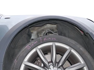 Cubierta del paso de rueda delantera derecha Audi A6 4F 4F0821134M vellón - Imagen 1 de 3