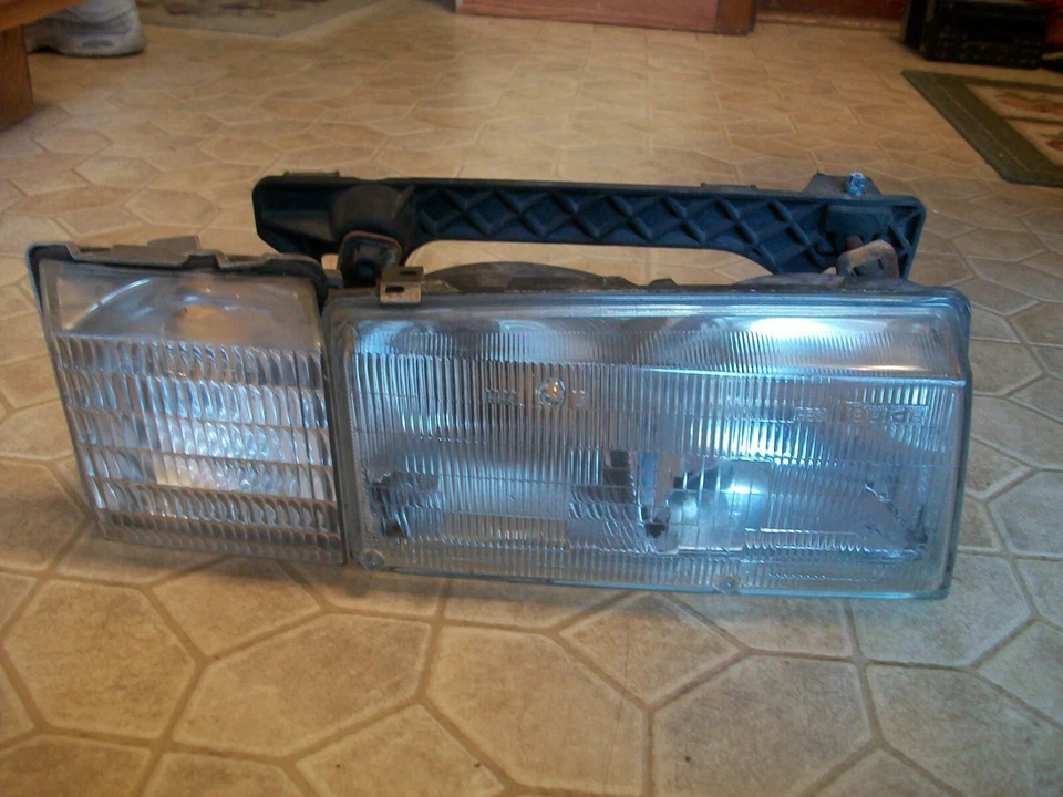 Conjunto de faros de pasajero derecho Cadillac Seville 1992-1997 Foto 1 de 1