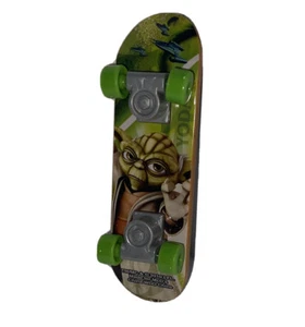 Star Wars Yoda Skateboard McDonalds 2010 Spielzeug Sammlerstück - Bild 1 von 3