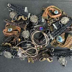 Bracciale pelle nuovo lotto di 17 charm nero marrone stili misti 7-7,5” LBS671 - Foto 1 di 9