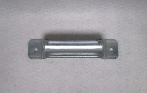 Manija elevadora de puerta de camión comercial enrollable o superior calibre 10 enchapada en zinc Todco - Imagen 1 de 4