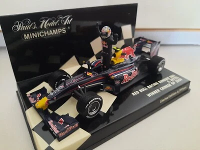MINICHAMPS Red Bull RB5 Sebastian Vettel Winner Chinese Gp 2009 1/43 400090115 - Bild 1 von 3
