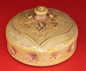 Hand Made Heart Shaped Trinket Box w/ Lid, Artist Signed, 4.25" Diameter - Picture 1 of 8