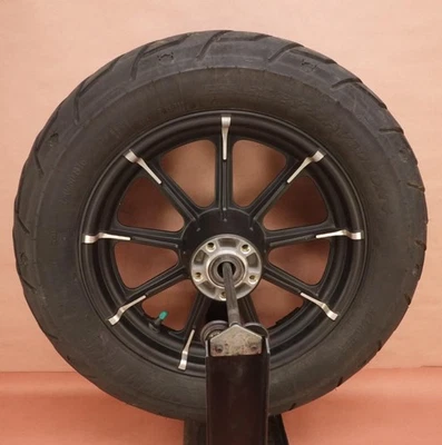 Llanta trasera Michelin 150/80 B16 09-21 Harley Davidson Iron 883 XL883N Foto 1 de 4