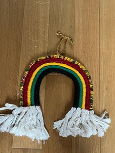 Schwarz Grün Gelb & Rot Garn & Stoff Umwickelt Kordel Regenbogen Wand Tür Banner Han - Bild 1 von 8