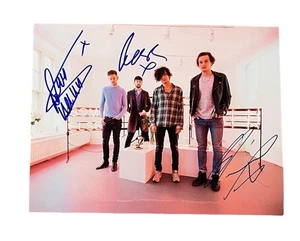 The 1975 Band signed Autogramm 8,5x11 Foto Adam, Ross, & George - Bild 1 von 1