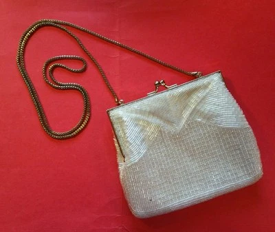BOLSO DE MANO DE HOMBRO VINTAGE PEQUEÑO CON CUENTAS MARFIL BOLSO DE MANO BOLSO DE MANO BOLSO DE MAGID MACAU Foto 1 de 4