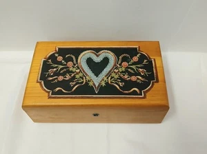 Lane Company 1995 caja de recuerdo corazón floral - Imagen 1 de 11