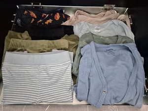 8 Teile Kinderbekleidung Jungs Gr. 74/80 -Wie neu, kaum getragen- Hosen/Bodys - Bild 1 von 1