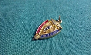 Vintage Class of 75 1975 Charm Pendant Gold-Tone Metal - Picture 1 of 4