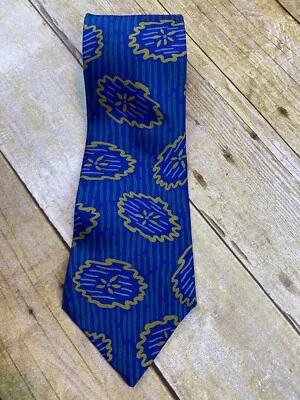 Claiborne Men's 100% Silk Neck Tie Made In USA Geometric Shape Abstract - Image 1 of 4