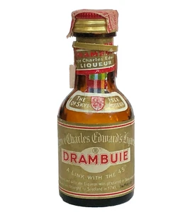 Botella de licor miniatura Drambuie Isla de Skye Charles Edward sello fiscal vacío de colección - Imagen 1 de 10