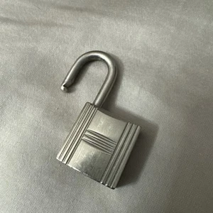 HERMES Cadena Padlock / NO KEY Silver Brushed Charm 102 lock herbag kelly birkin - Picture 1 of 7