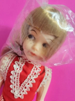 ¿Eegee vintage años 60? Muñeca Skipper Clone Pepper Pecas 9" mirada lateral rara Foto 1 de 4