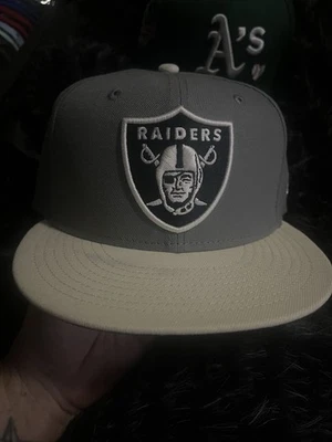 Gorra ajustada Oakland Raiders talla 7 gris claro y crema Foto 1 de 4