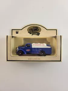 CHEVRON Lledo Days Gone Standard Oil Roof coating Paint Flat Bed 1939Truck - Picture 1 of 3