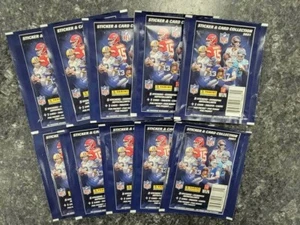 LOT OF 10 SEALED 2021 PANINI NFL STICKER & CARDS (5 STICKER & 1 CARD PER PACK) - Bild 1 von 1