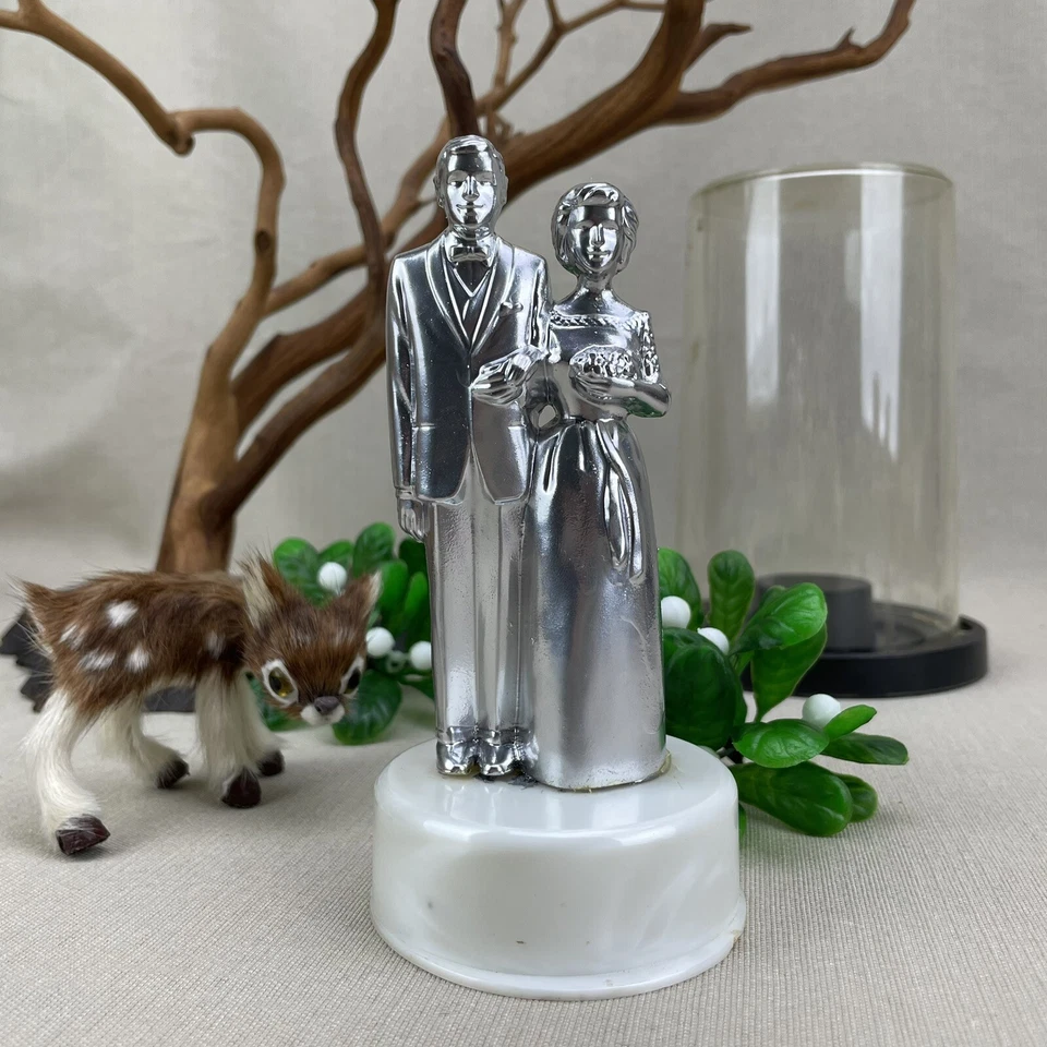 Skaggs Alpha Beta Vintage Boda Pastel Topper Tono Plateado Plástico Novia y Novio Foto 1 de 4